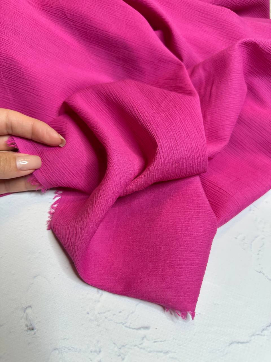 Блузочно-плательный однотонный жатый хлопок с вискозой(крэш) (70%хлопок/30%вискоза, Фуксия, 133, 80 гр/м2)