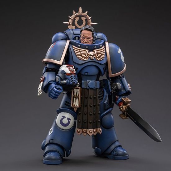 Фигурка Warhammer 40K Ultramarines Primaris Lieutenant Amulius 1:18