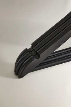 ZARA HOME ЛАКИРОВАННАЯ ВЕШАЛКА (НАБОР ИЗ 3 ШТ.), ЧЕРНЫЙ