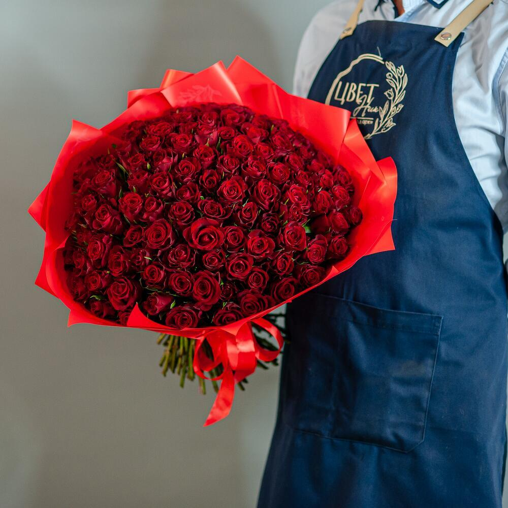 101 красная роза оформлении