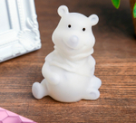 2319954 Световой сувенир "Мишка с бантиком" светится разными цветами 7х5х5 см