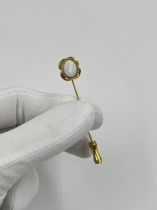 Брошь булавка с белой вставкой