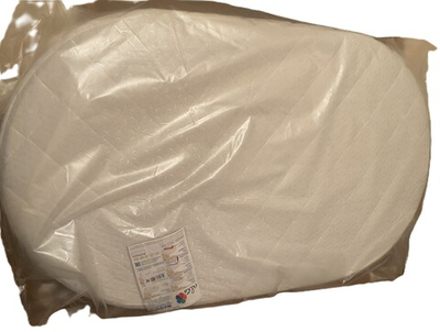 Матрас в детскую овальную кроватку размер (125*75), двусторонней жесткости(1. сторона- бикокос, 2 .сторона- синтетический наполнитель, верх - съемный чехол на молнии 100 % хлопок)