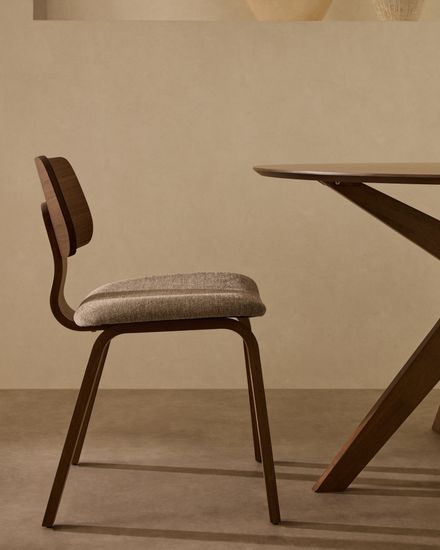 Стул Gena из бежевого шенилла с каркасом из шпона ореха и каучукового дерева