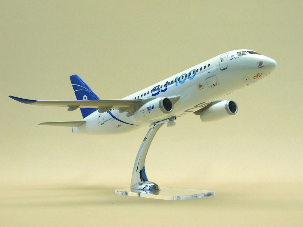 Модель самолета SJ-NEW (М1:72, ОАК, с винглетами)