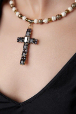 Колье из агатов, гематита и патинированной лавы с крестом из кристаллов, оттенок золото антик