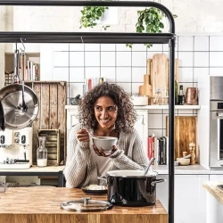 KitchenAid Кастрюля эмалированная 24 см 6 л с крышкой Оникс черный