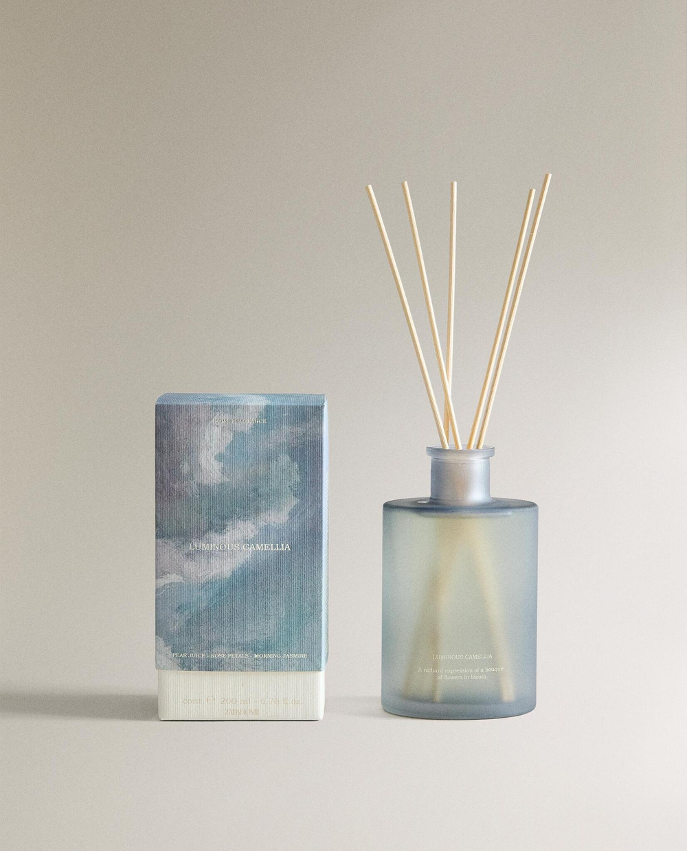 Zara Home LUMINOUS CAMELLIA REED DIFFUSERS — ароматический диффузор с тростниковыми палочками, Светящаяся Камелия, 200 мл