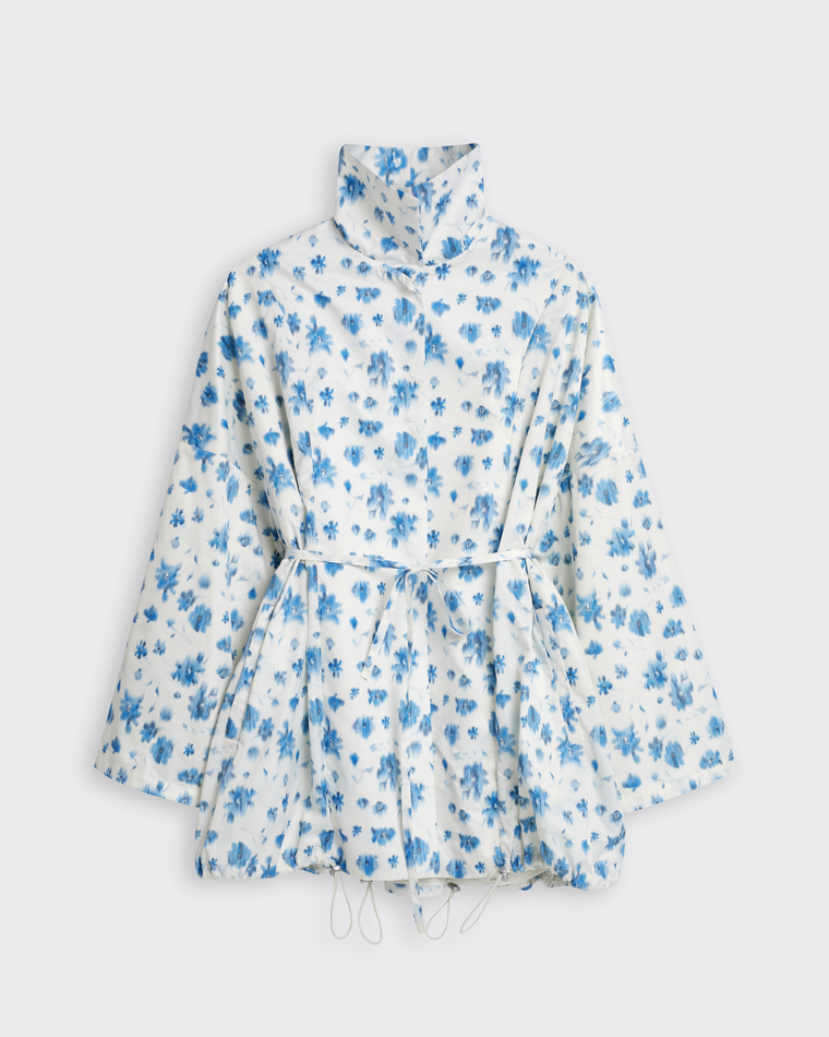 Ветровка объемного кроя непромокаемая цветы молочный/голубой