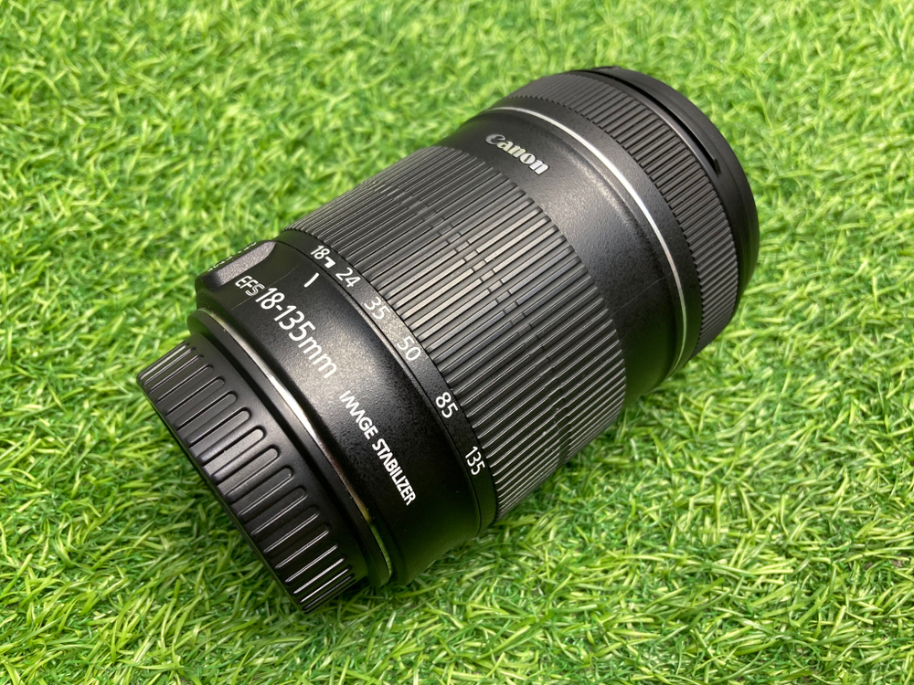 Canon EF-S 18-135mm 3.5-5.6 IS