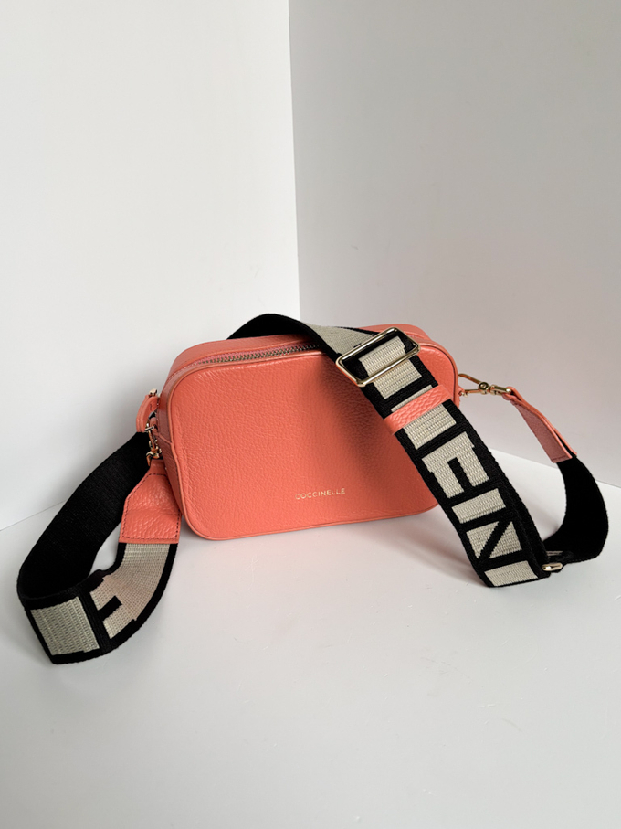 Кожаная сумка Coccinelle