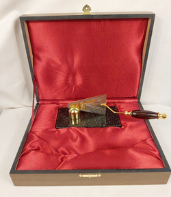 Подарок строителю " Сувенирный мастерок" малый на камне