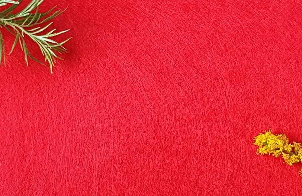 Фетр средней жесткости 2 мм, 20х30 см, 215,4 гр/м2, алый