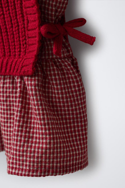 ZARA ВЯЗАНЫЙ ЖИЛЕТ ИЗ ШЕРСТИ С ВЫШИТОЙ РУБАШКОЙ, ТЕМНО-РОЗОВЫЙ