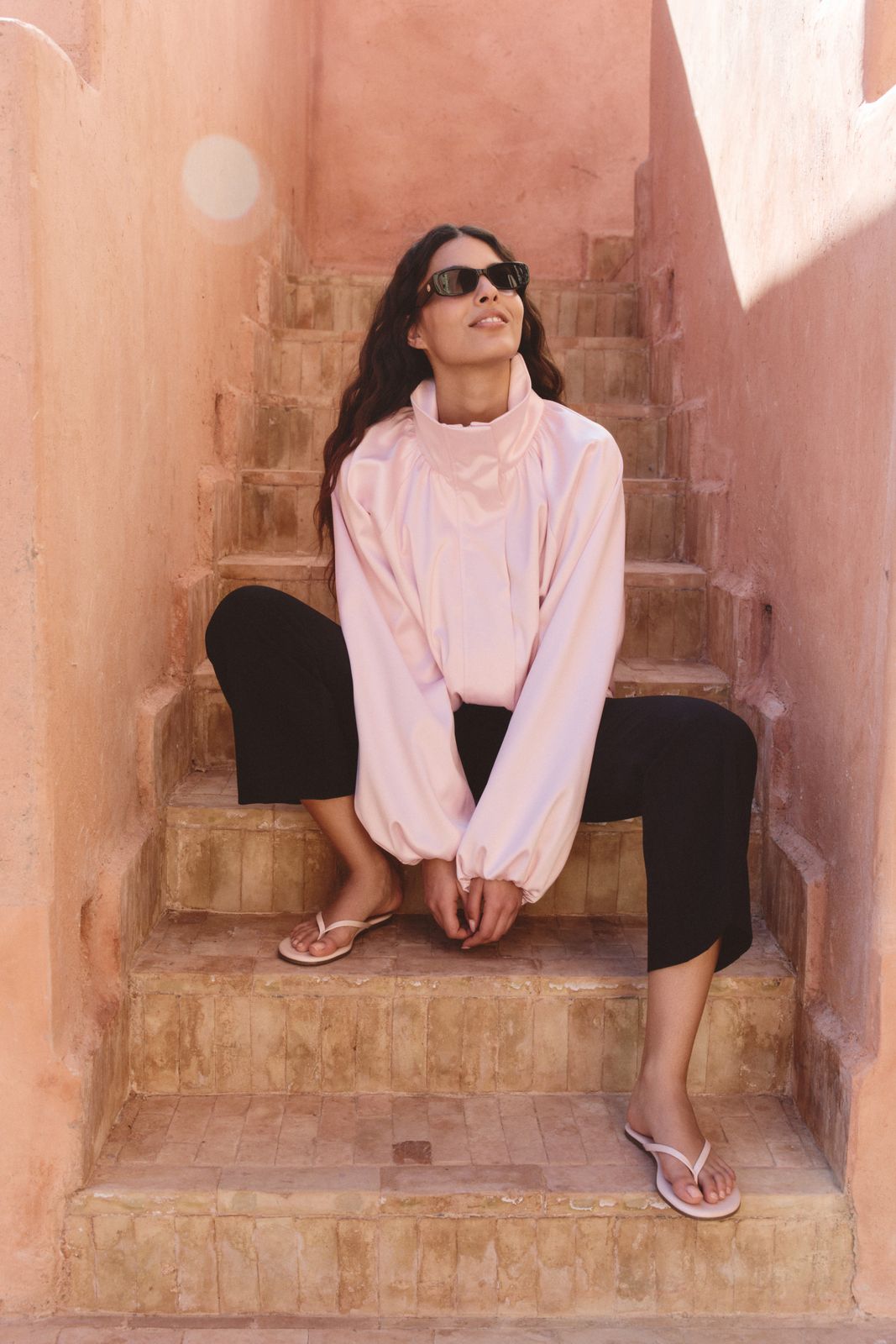 Атласный бомбер округлого силуэта «Малиновый мусс»