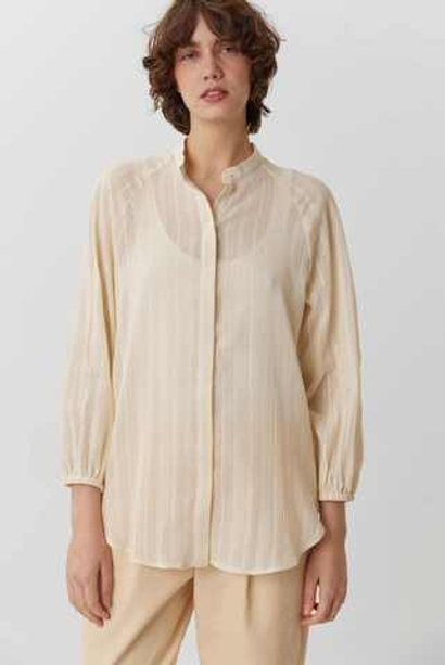 Рубашка покроя реглан из молочного шитья