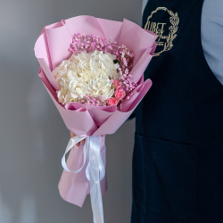 Нежный букет с гортензией