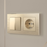 Розетка с заземлением и шторками (шампань)