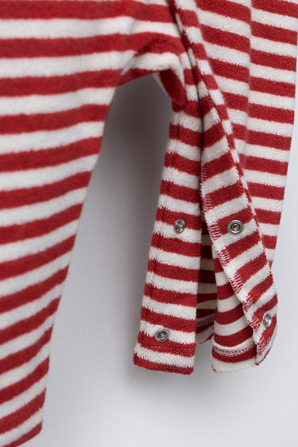 ZARA КОМБИНЕЗОН И ШАПОЧКА С ПОМПОНОМ И ПОЛОСКАМИ, ТЕМНО-РОЗОВЫЙ