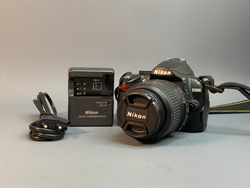 Nikon D3000 Kit 18-55mm 15.600 кадров