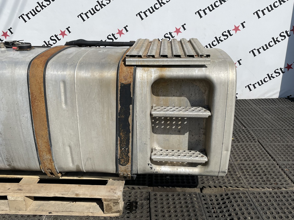 Бак топливный 760L + 100L AdBlue