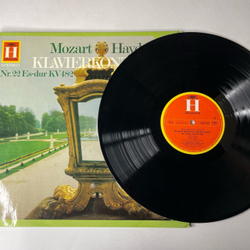 Винтажная виниловая пластинка LP W. A. Mozart Моцарт, J. Haydn Гайдн, Piano Concerto In E Flat Major, KV 482 Piano Concerto In D Major, Op. 21 (Германия 1977)