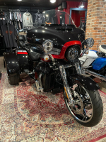 CVO™ Tri Glide® (FLHTCUTGSE), 2020 M/Y