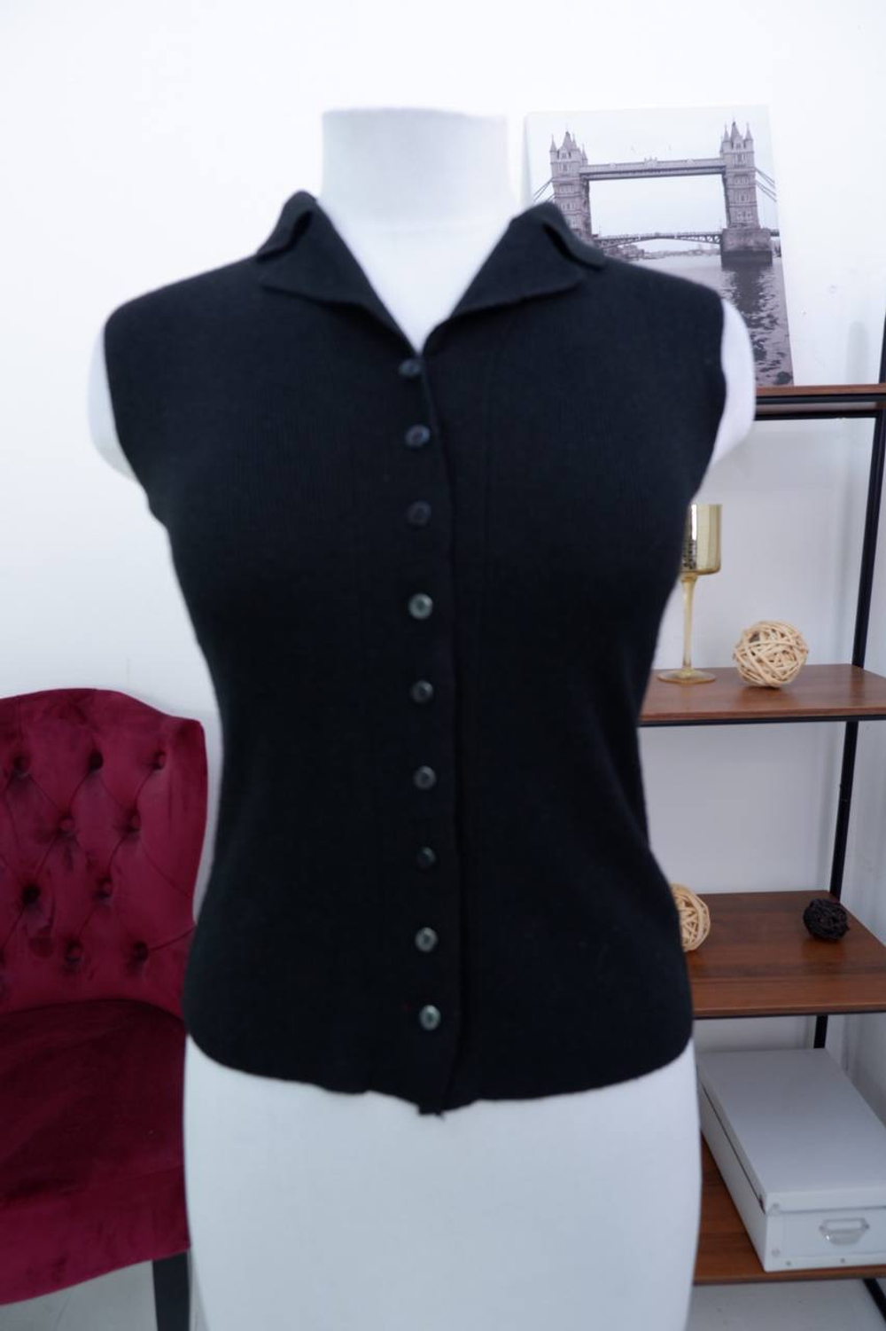 Джемпер без рукавов, визуально 42 размер