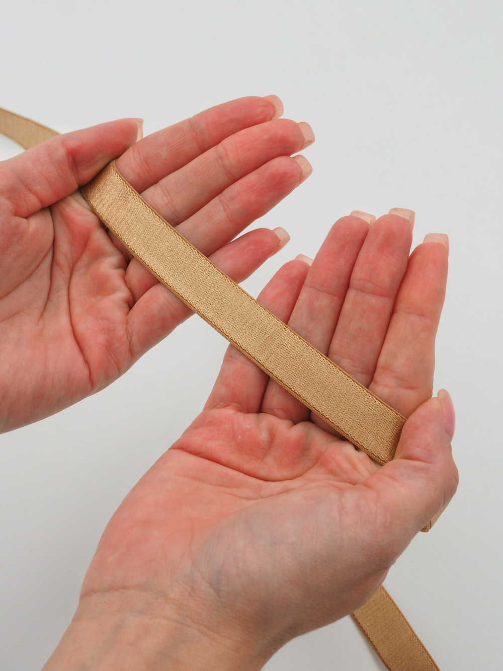 Резинка бретелечная загорелая телесная глянцевая ширина 15 мм