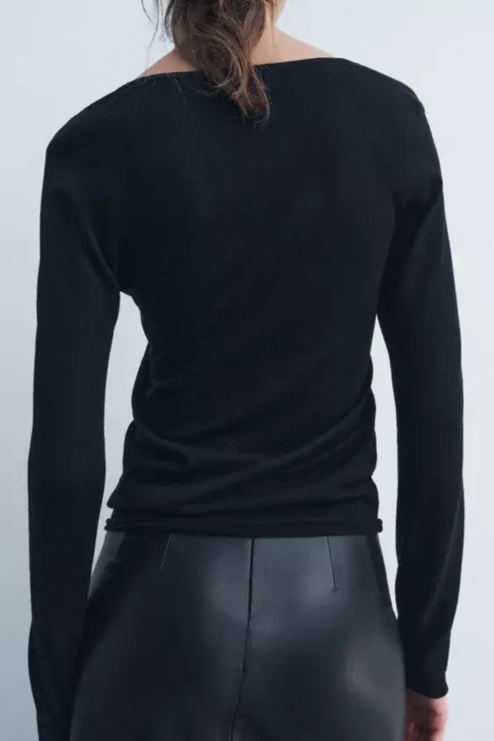 ZARA ОДНОТОННЫЙ ТРИКОТАЖНЫЙ ТОП, ЧЕРНЫЙ