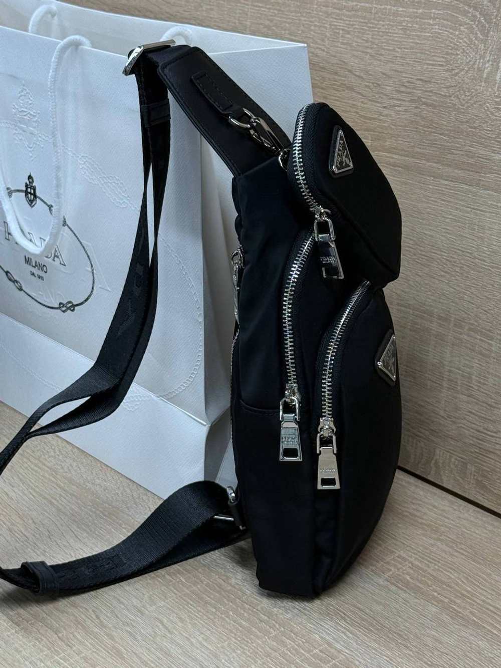 Сумка-слинг Prada