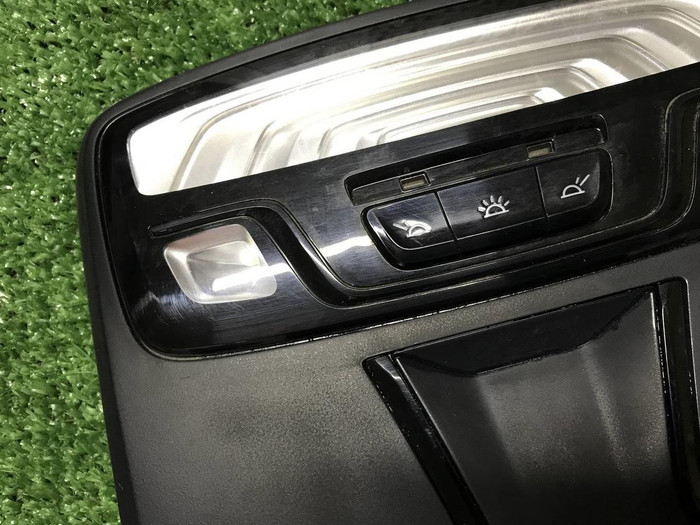 Плафон салона BMW 3er G20 (2018-н.в.)