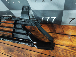 Решетка переднего бампера Kia K5 20-нв Б/У Оригинал 86530L2000