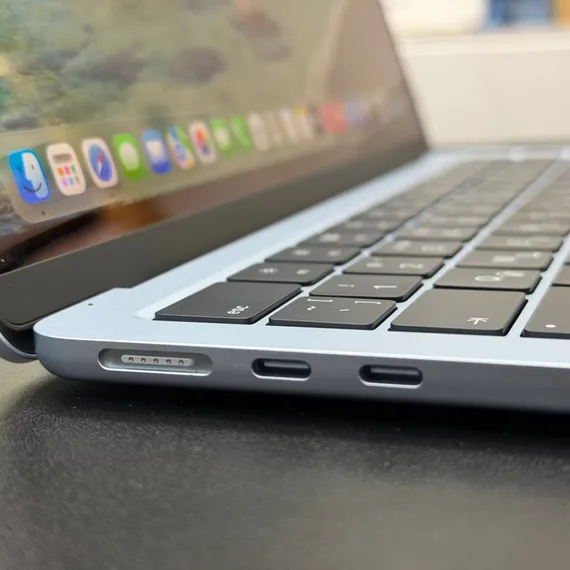 Б/У Ноутбук MacBook Air 13 M5 16/512Gb Sky Blue 100% 13 циклов (MG67V2XC76)