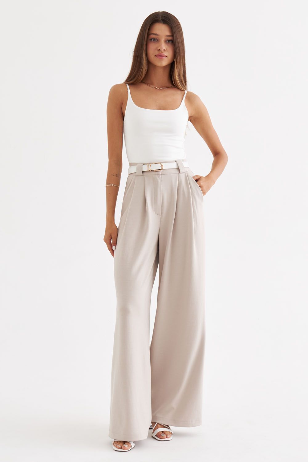 Майка на бретелях из хлопка кремового цвета