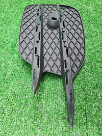 Решетка бампера правая Mercedes V w447 (14-нв) AMG