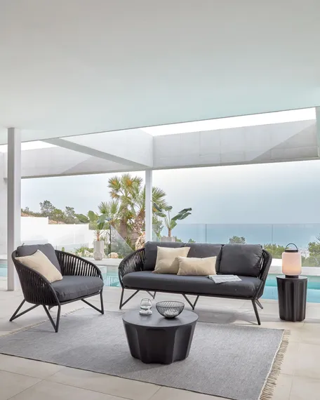 Журнальный столик из бетона Vilandra Ø60 см черный