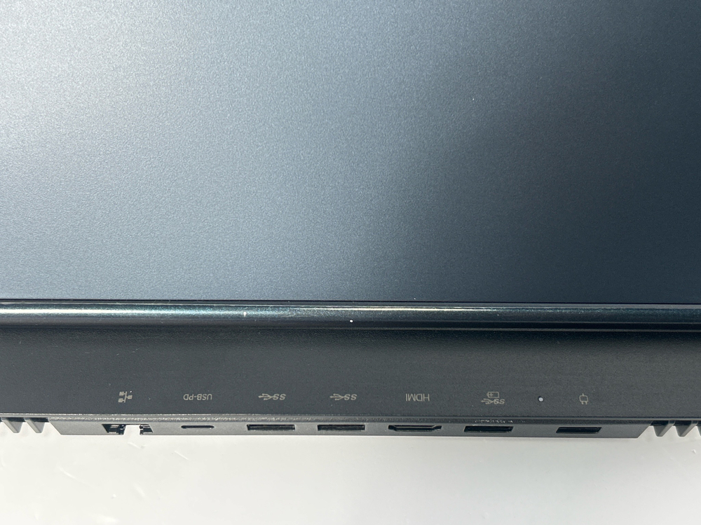 Ноутбук Lenovo Legion 5 15ACH6H (82JU00P3RU) 15.6"/AMD Ryzen 7 5800H/RAM 16GB/SSD 1024GB/GeForce RTX 3060 6GB/IPS/1920*1080/Windows 11/Подсветка кл-ры: LED/черный. Состояние: A1