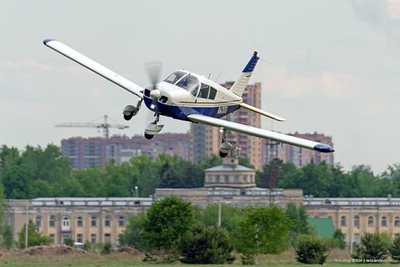Получасовая прогулка на самолете над городом.