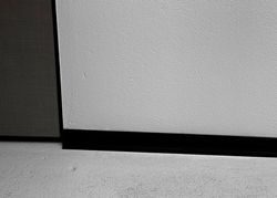 Щелевой плинтус Pro Design Corner L 584 анодированный, 2700x15,5x30 мм