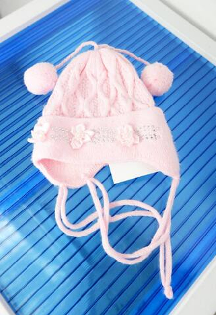 Шапка с помпонами