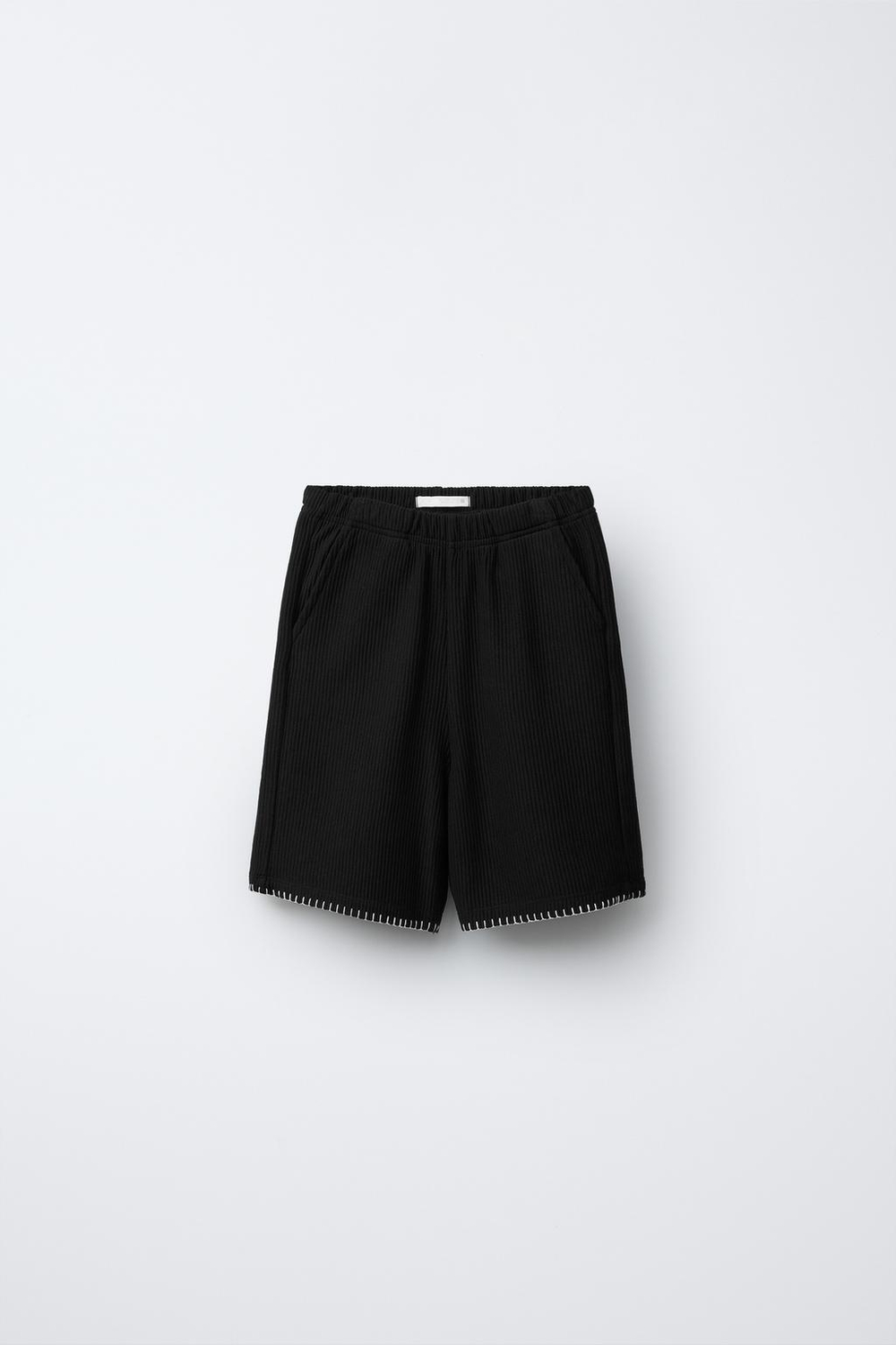 ZARA ШОРТЫ-БЕРМУДЫ С КОНТРАСТНОЙ СТРОЧКОЙ, ЧЕРНЫЙ