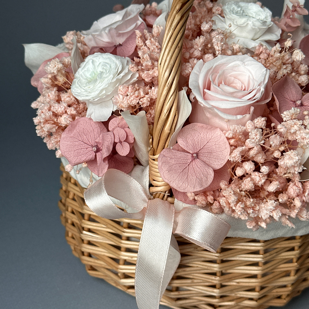 «Любимой» - композиция из стабилизированных цветов