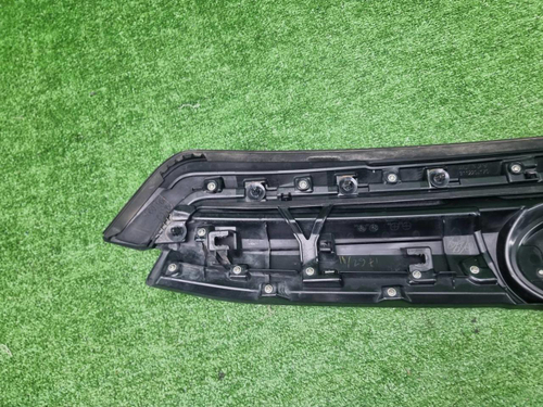 Решетка радиатора верхняя Subaru Forester 5 21-нв