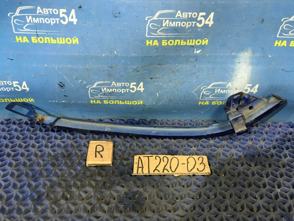 Планка под фару правая TOYOTA AVENSIS 1999