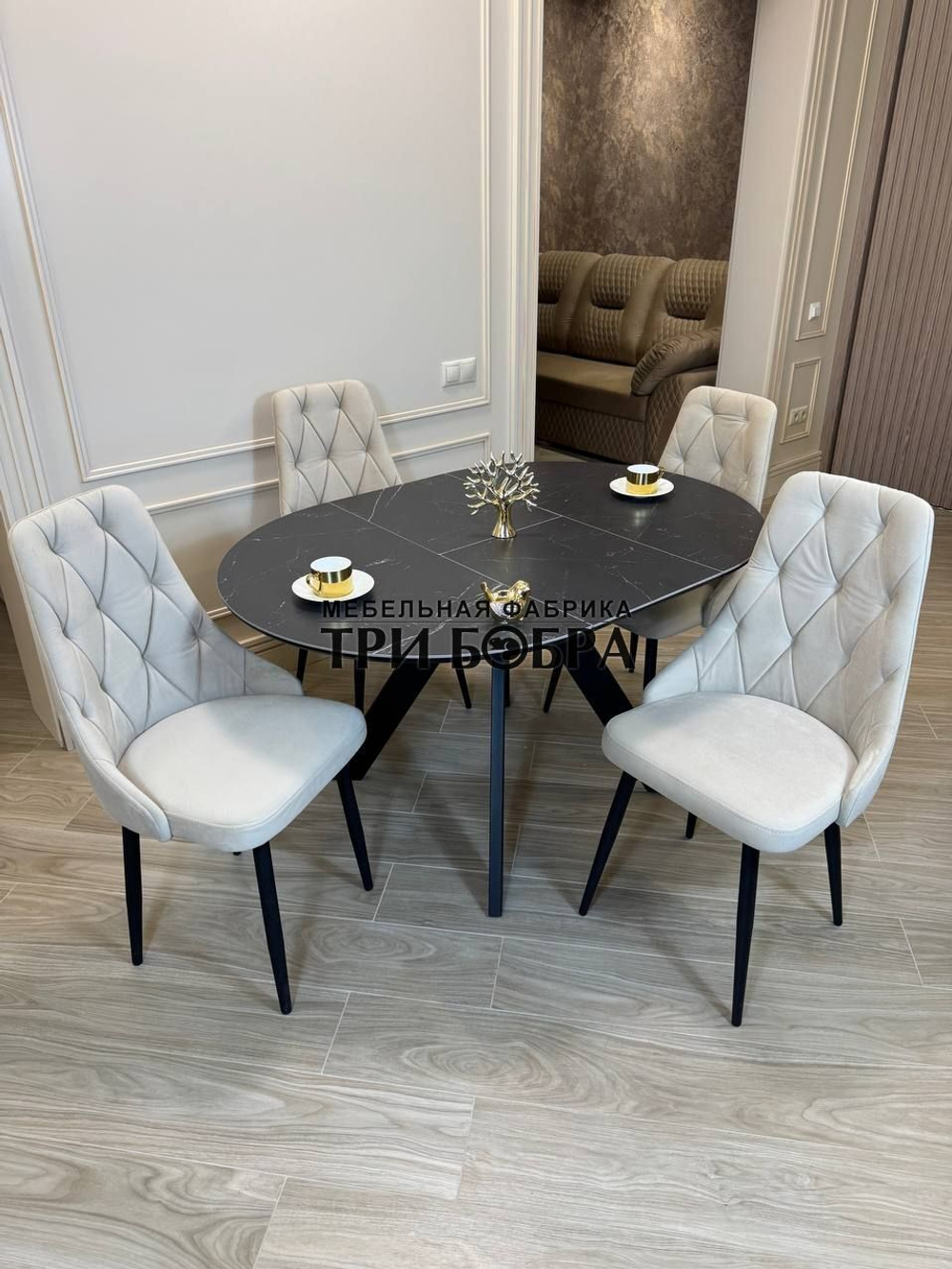 Круглый раздвижной стол "Бонжур", керамогранит, черный мрамор и стулья "Лондон"