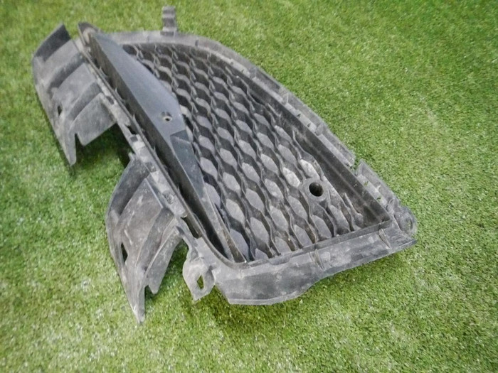 Решетка переднего бампера левая Jaguar XF 2 (2015-2020)