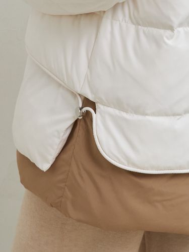 Куртка с контрастной отделкой в белом цвете