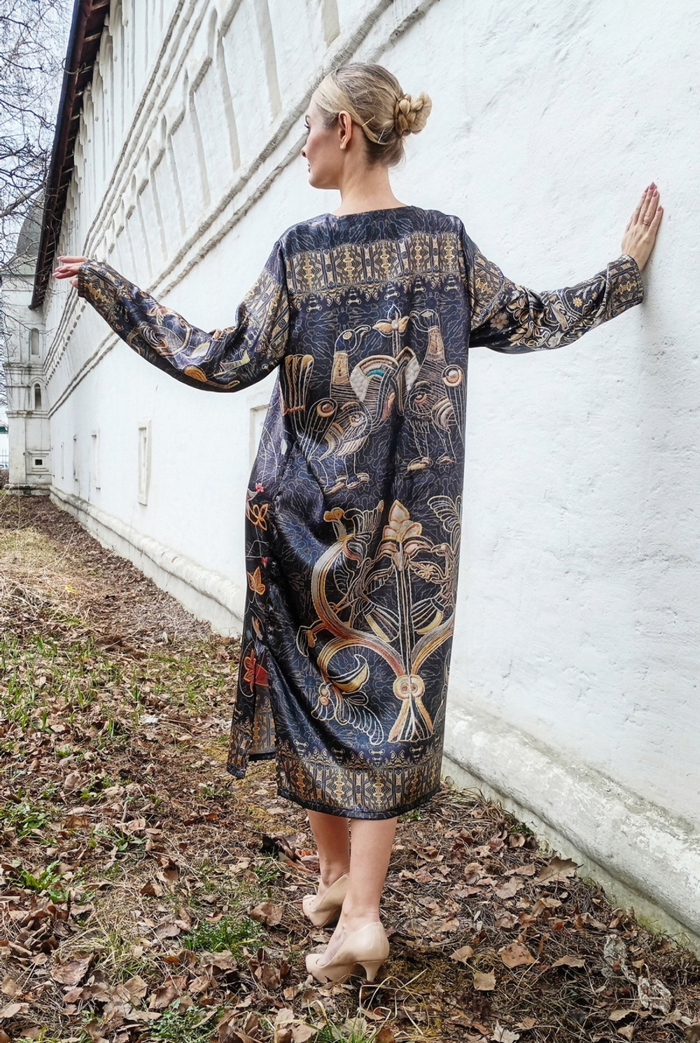 Платье миди "Две голубки", коллекция «Сны белого камня», по мотивам белокаменной резьбы домонгольских соборов Владимирской земли