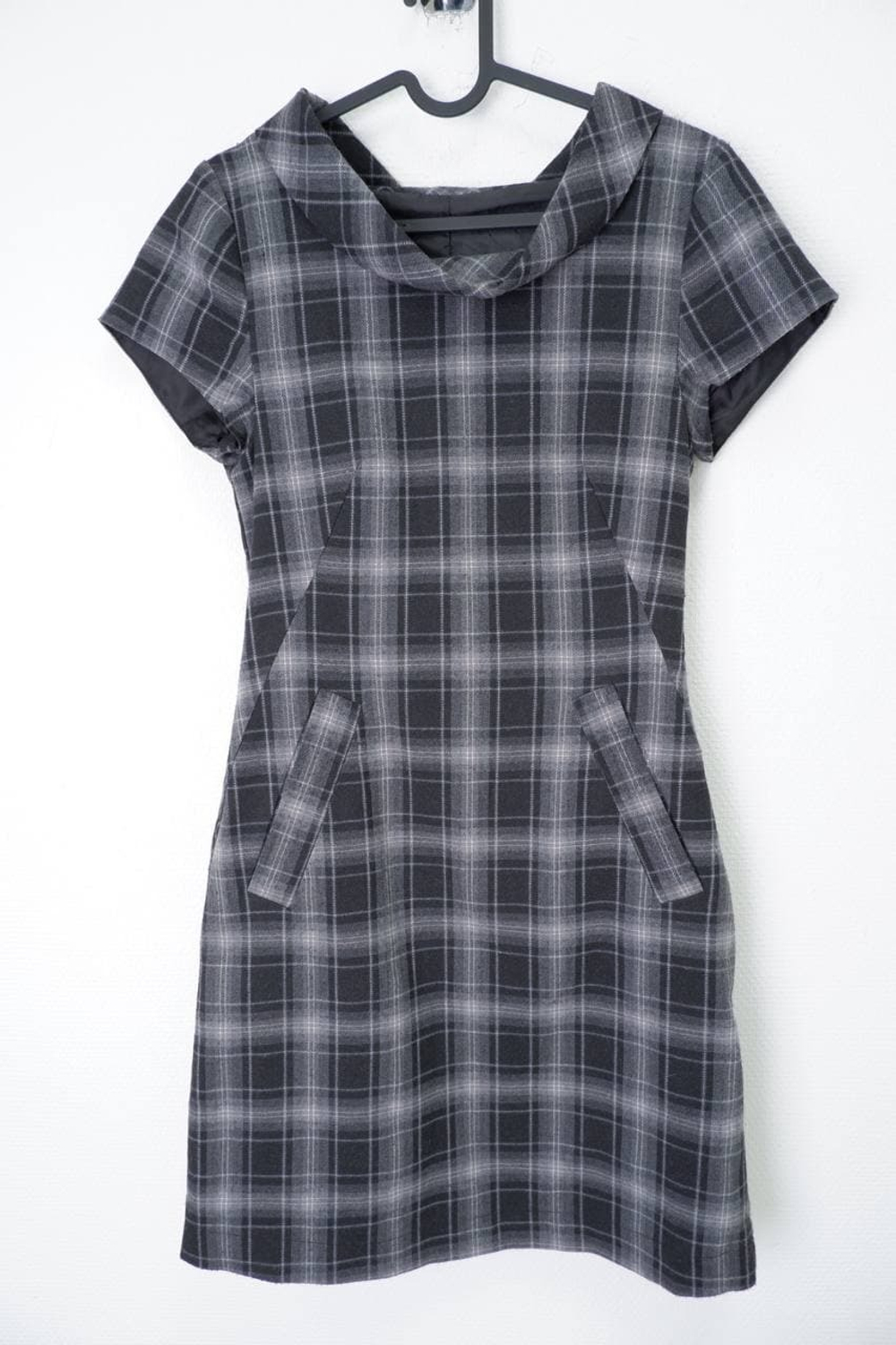 Платье лаконичное 40/42 размер